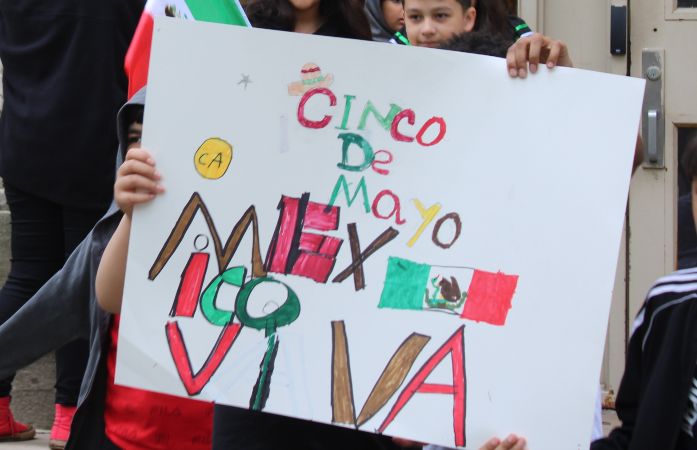  Students holding a sign that says Viva Mexico